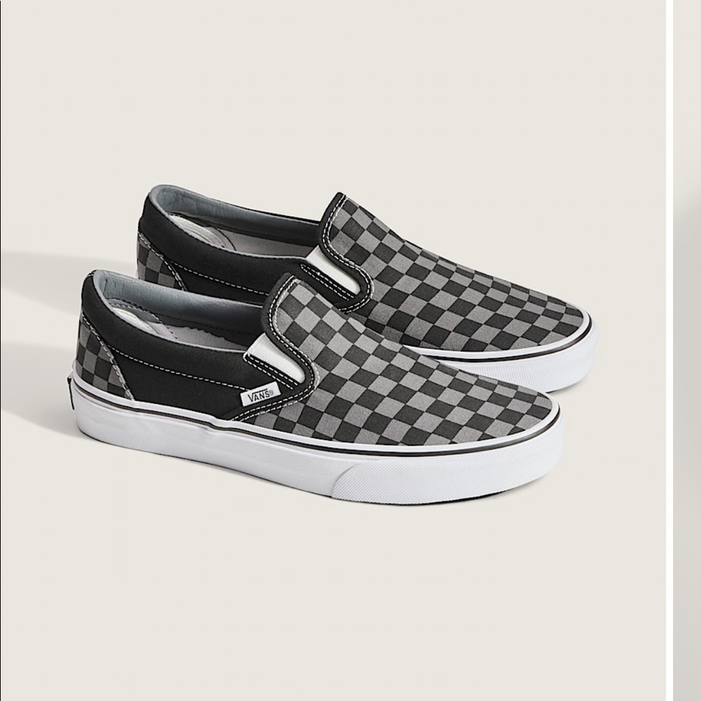 Black and ray checkered shoes by Vans